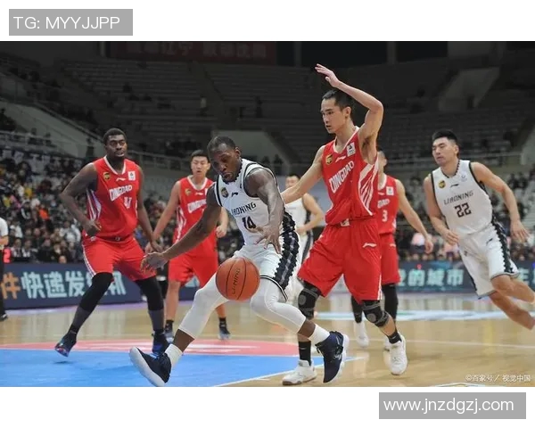 2016年CBA精彩对决上海队与辽宁队的巅峰对抗赛回顾