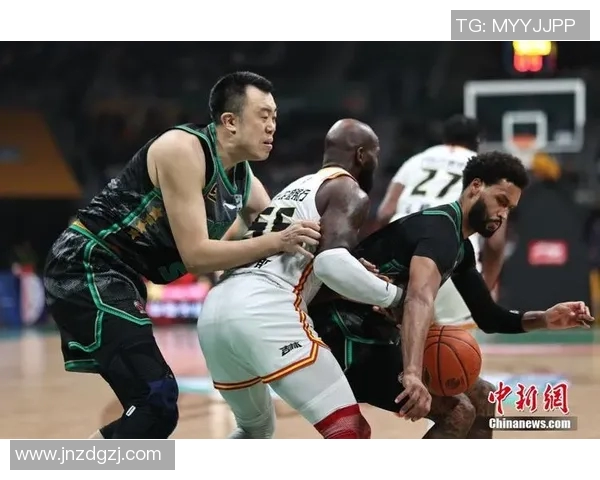 九台队与辽宁队在CBA赛场的激烈对决展现篮球魅力与团队精神